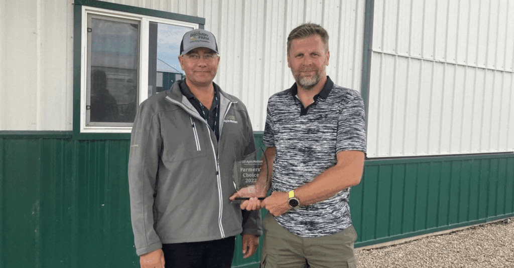 Dan Owen Accepting Farmers Choice Award